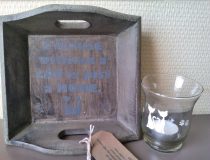 klein dienblad met tekst